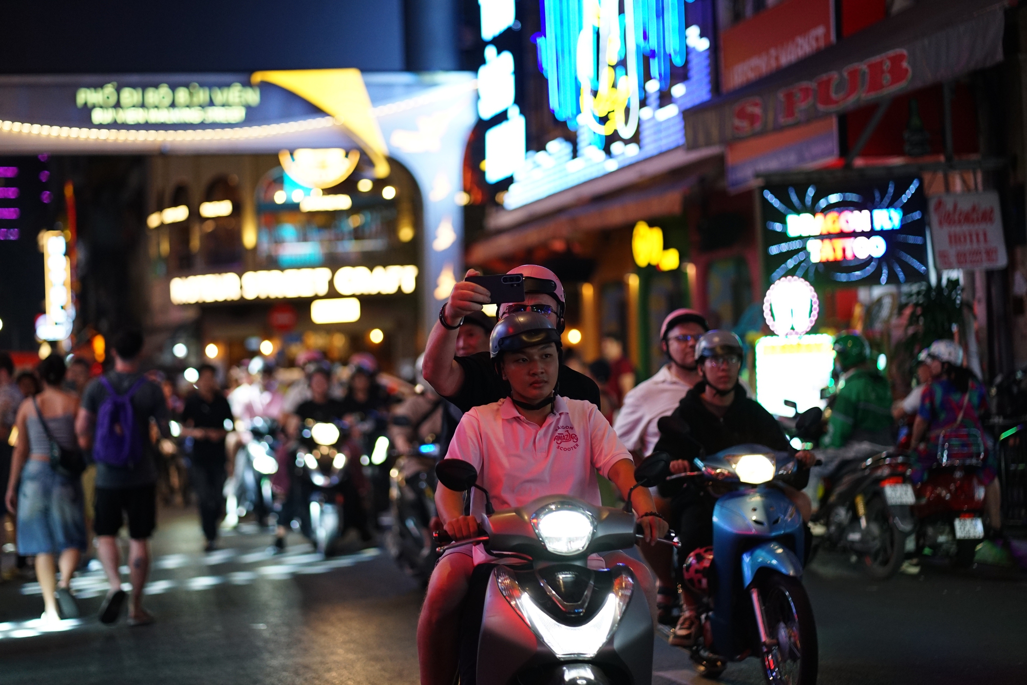 H&igrave;nh ảnh g&acirc;y cho&aacute;ng tại Hồ Gươm d&ugrave; mới 21h ng&agrave;y cuối năm- Ảnh 25.