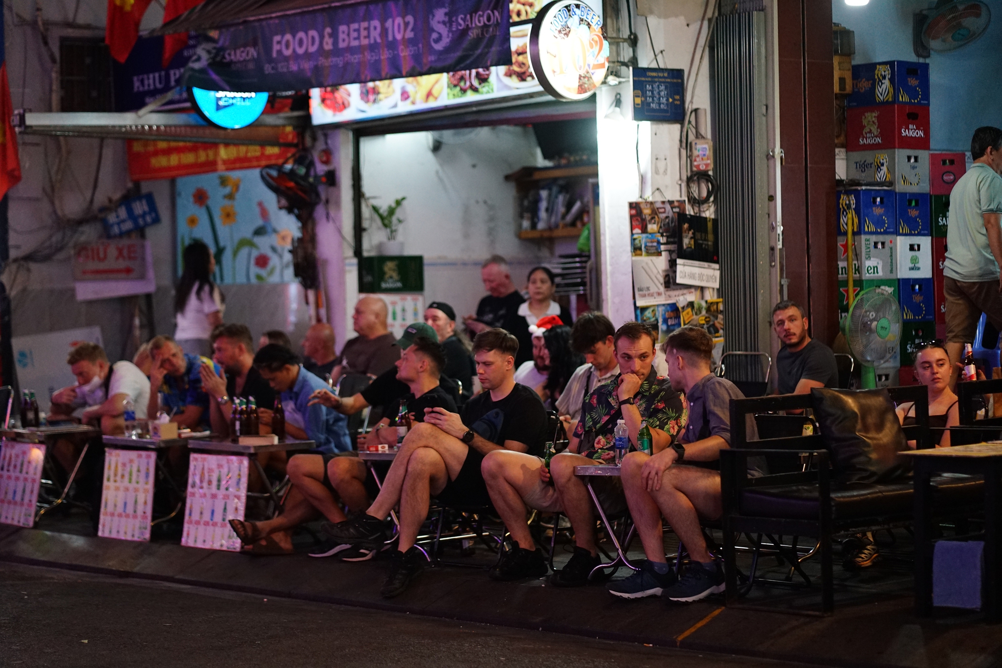 H&igrave;nh ảnh g&acirc;y cho&aacute;ng tại Hồ Gươm d&ugrave; mới 21h ng&agrave;y cuối năm- Ảnh 28.