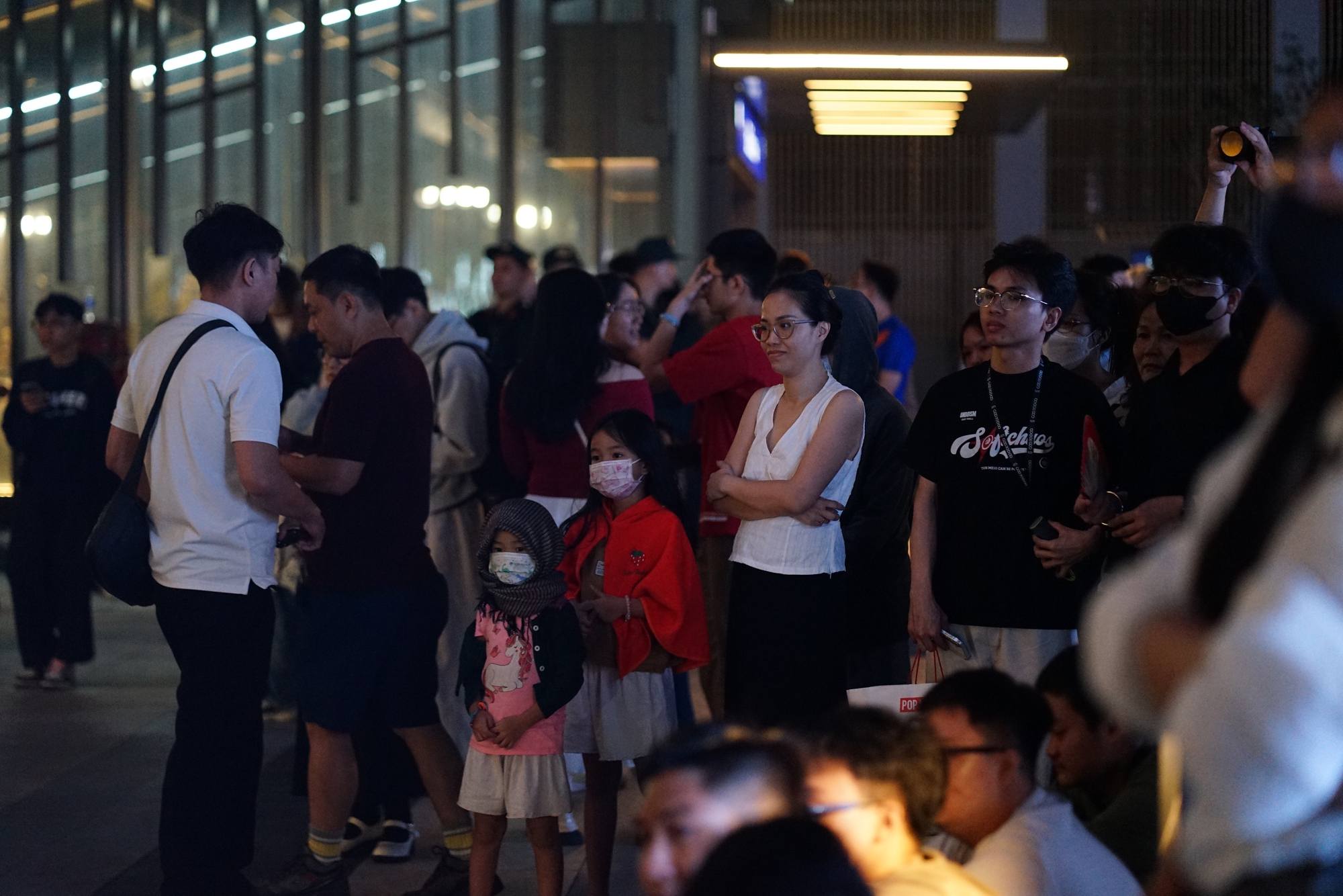 H&igrave;nh ảnh g&acirc;y cho&aacute;ng tại Hồ Gươm d&ugrave; mới 21h ng&agrave;y cuối năm- Ảnh 7.