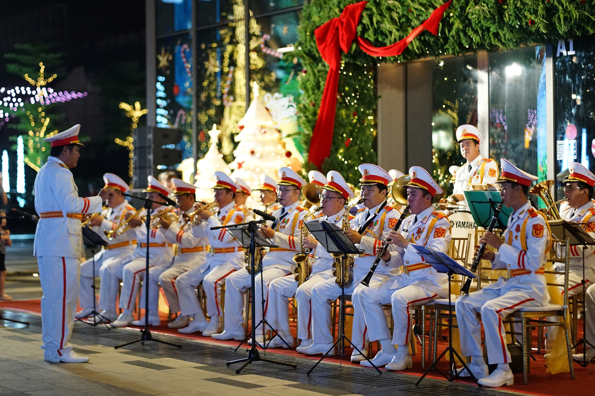 H&igrave;nh ảnh g&acirc;y cho&aacute;ng tại Hồ Gươm d&ugrave; mới 21h ng&agrave;y cuối năm- Ảnh 6.