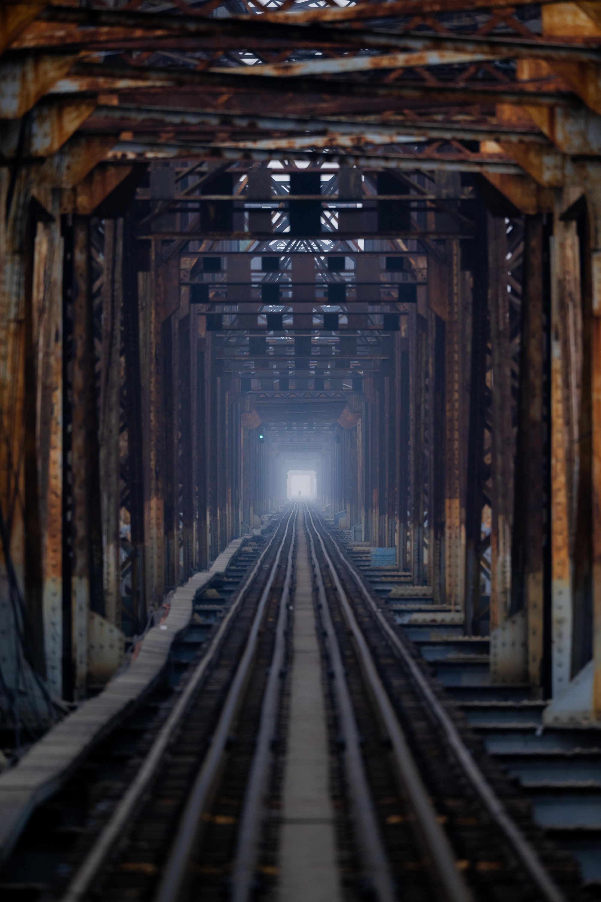 Ảnh, clip: Cận cảnh diện mạo kh&aacute;c lạ của cầu Long Bi&ecirc;n trong ng&agrave;y cuối tr&ugrave;ng tu- Ảnh 14.