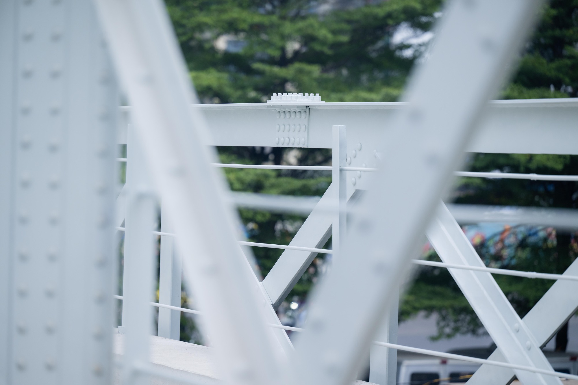 Ảnh, clip: Cận cảnh diện mạo kh&aacute;c lạ của cầu Long Bi&ecirc;n trong ng&agrave;y cuối tr&ugrave;ng tu- Ảnh 10.