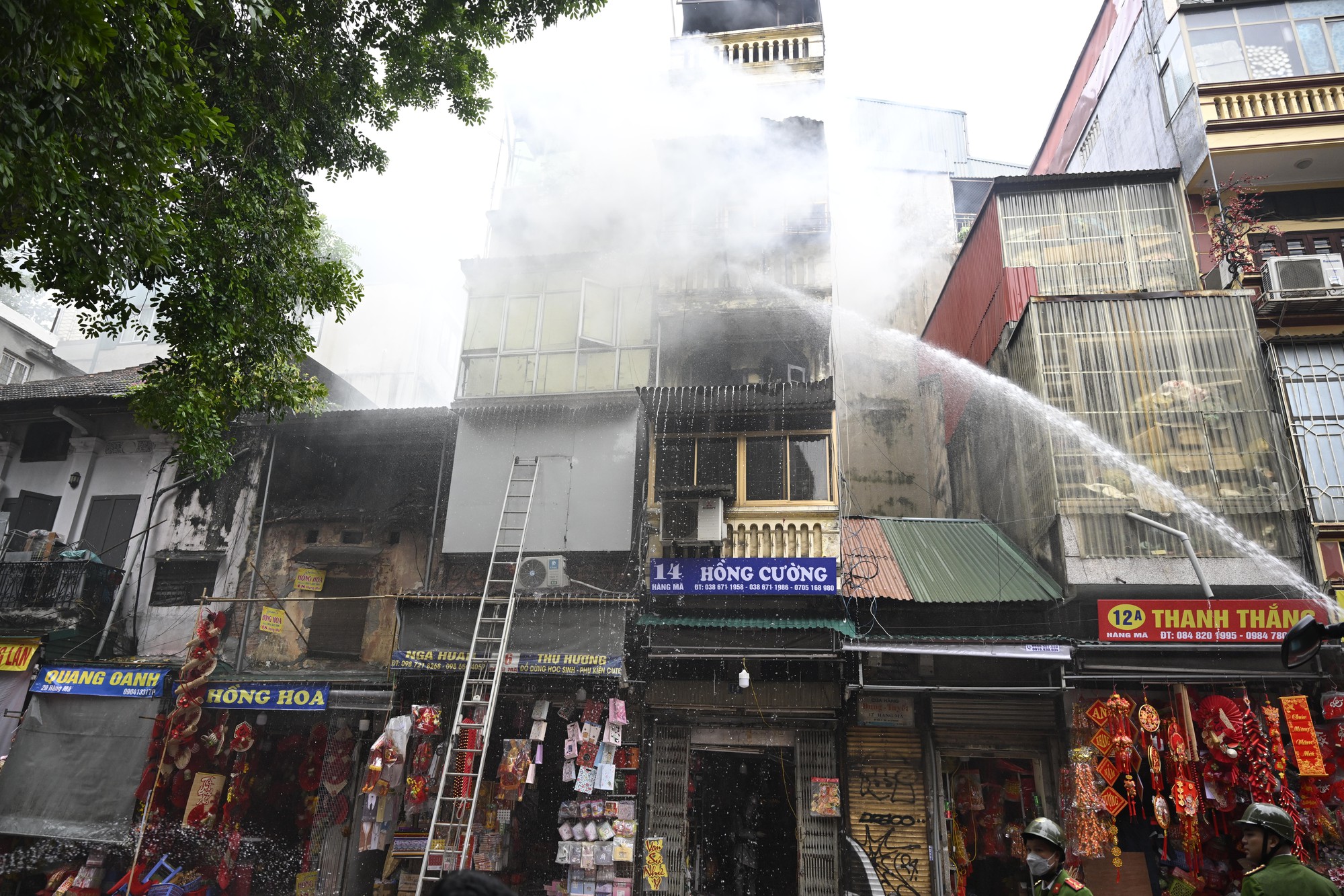 Hà Nội: Cháy lớn trên phố Hàng Mã ngày cuối năm- Ảnh 5.