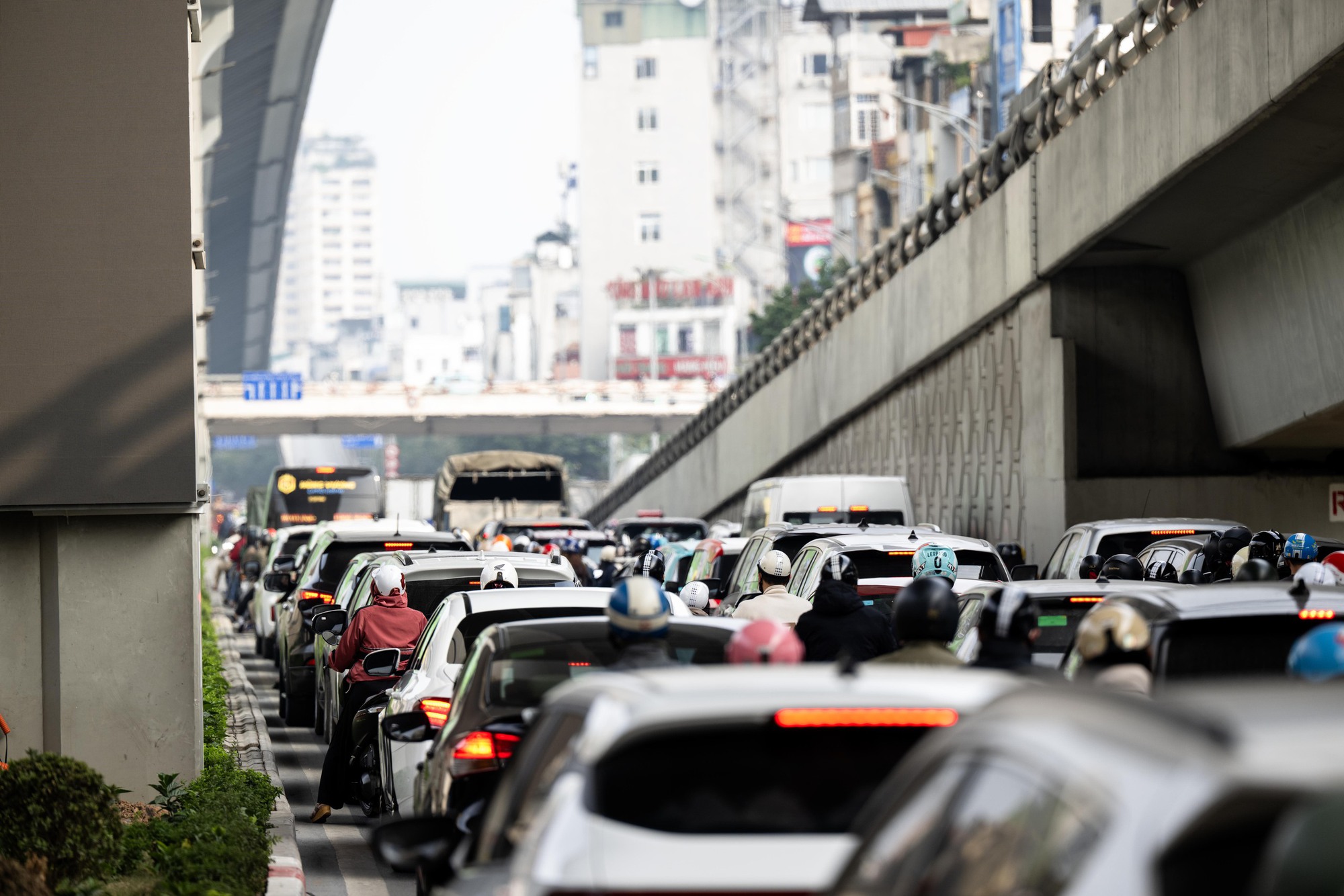 Bộ phim "VỀ QUÊ" chính thức được công chiếu: Toàn cảnh đường phố vào ngày cuối cùng của năm 2025- Ảnh 14. Bộ phim "VỀ QUÊ" chính thức được công chiếu: Toàn cảnh đường phố vào ngày cuối cùng của năm 2025- Ảnh 14.