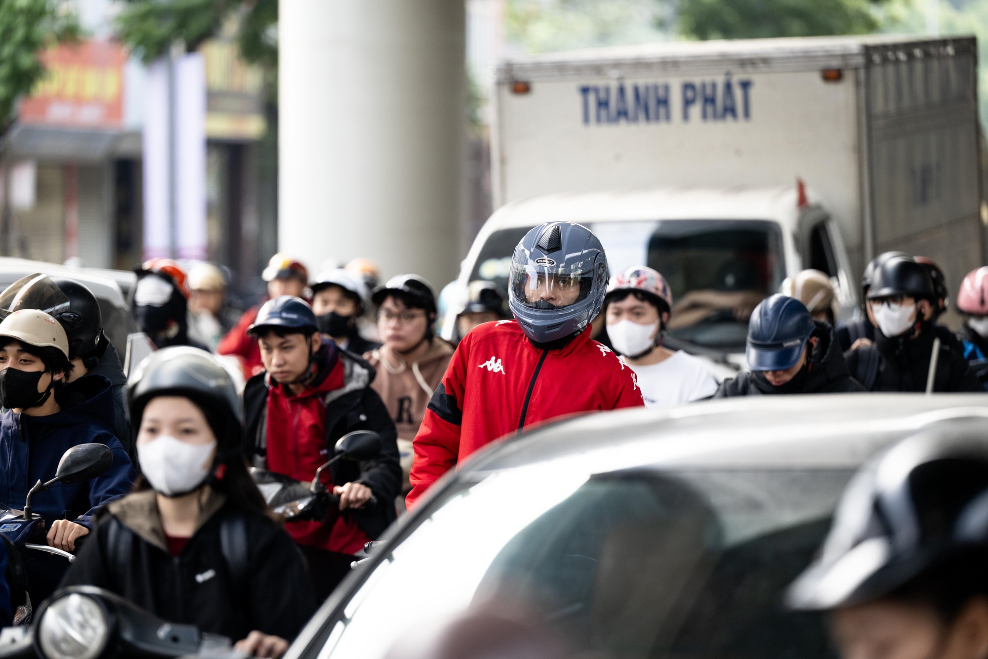 Bộ phim "VỀ QUÊ" chính thức được công chiếu: Toàn cảnh đường phố vào ngày cuối cùng của năm 2025- Ảnh 17. Bộ phim "VỀ QUÊ" chính thức được công chiếu: Toàn cảnh đường phố vào ngày cuối cùng của năm 2025- Ảnh 17.