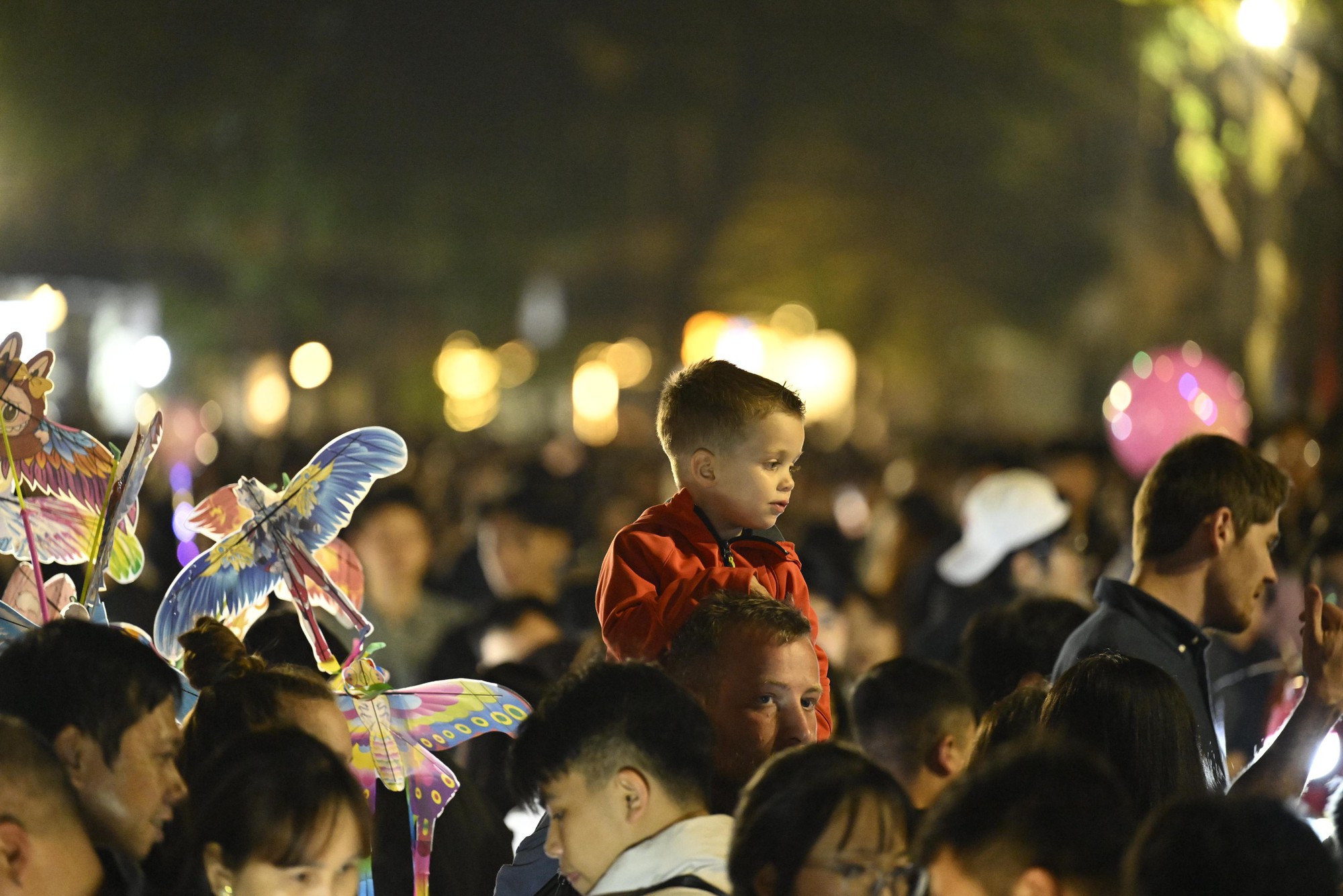 H&igrave;nh ảnh g&acirc;y cho&aacute;ng tại Hồ Gươm d&ugrave; mới 21h ng&agrave;y cuối năm- Ảnh 4.