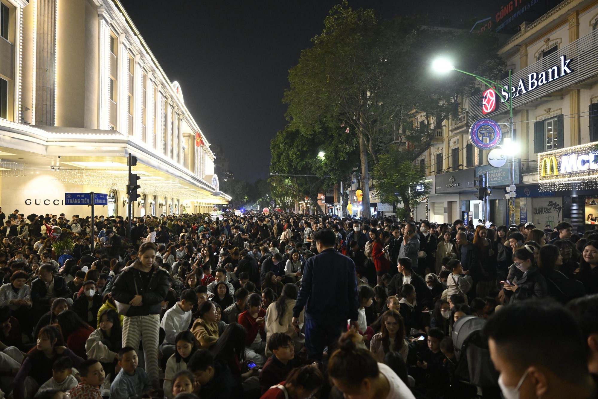 Ph&aacute;o hoa rực s&aacute;ng bầu trời, ch&agrave;o 2026!- Ảnh 4.