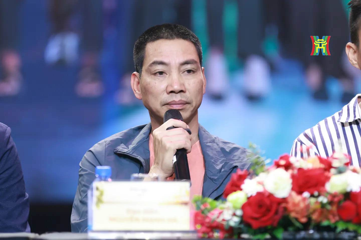 Đạo diễn Ph&ugrave; sa ngọt n&oacute;i thẳng l&yacute; do kh&ocirc;ng mời diễn vi&ecirc;n trẻ đ&igrave;nh đ&aacute;m v&agrave; cảnh quay &ldquo;rất H&agrave; Nội&rdquo; g&acirc;y ch&uacute; &yacute; - Ảnh 2.