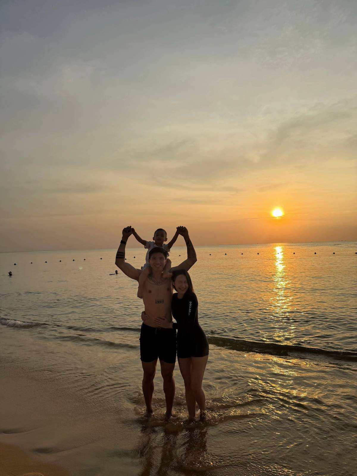 Doãn Hải My khoe chân dài thẳng tắp, tình tứ e ấp bên Văn Hậu, còn ai đồn tiểu thư thích to tiếng với chồng?- Ảnh 1. Doãn Hải My khoe chân dài thẳng tắp, tình tứ e ấp bên Văn Hậu, còn ai đồn tiểu thư thích to tiếng với chồng?- Ảnh 1.