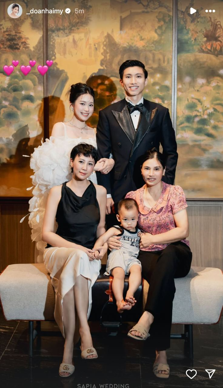 Mẹ Do&atilde;n Hải My U50 khoe visual trẻ đẹp bất bại ng&agrave;y cuối năm, thần th&aacute;i sang chuẩn "mẹ vợ" hot nhất l&agrave;ng b&oacute;ng đ&aacute; - Ảnh 2.