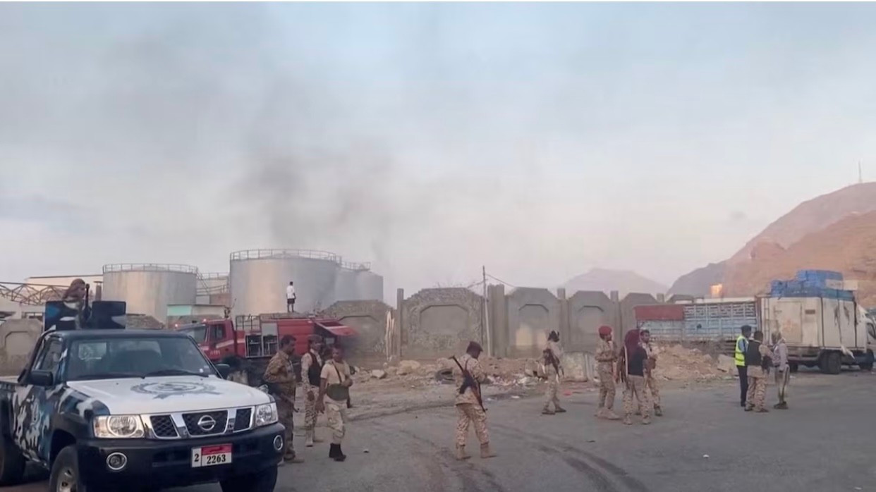 Khủng hoảng Yemen: Nguy cơ đối đầu giữa Ả-rập Xê-út và UAE gia tăng - Ảnh 1.