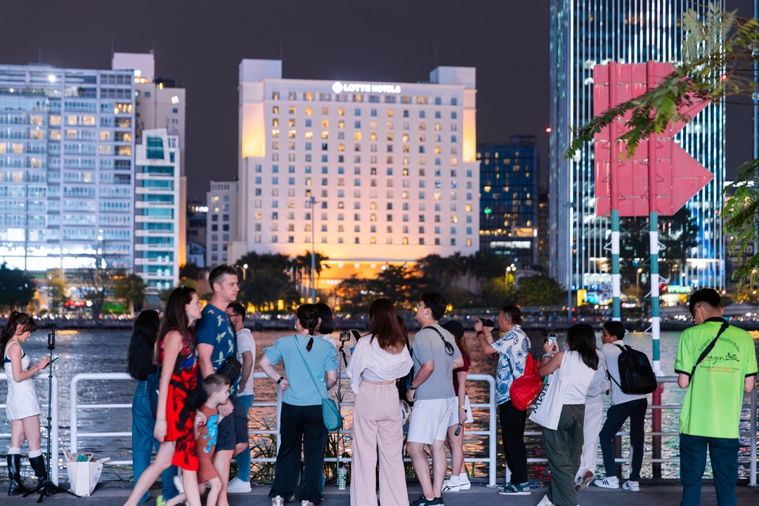 H&igrave;nh ảnh g&acirc;y cho&aacute;ng tại Hồ Gươm d&ugrave; mới 21h ng&agrave;y cuối năm- Ảnh 34.