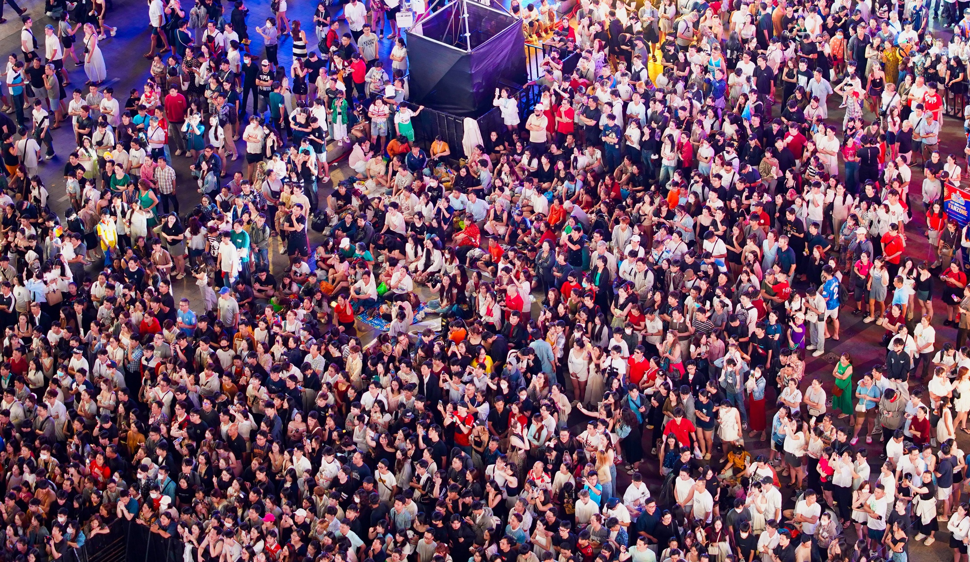 H&igrave;nh ảnh g&acirc;y cho&aacute;ng tại Hồ Gươm d&ugrave; mới 21h ng&agrave;y cuối năm- Ảnh 14.