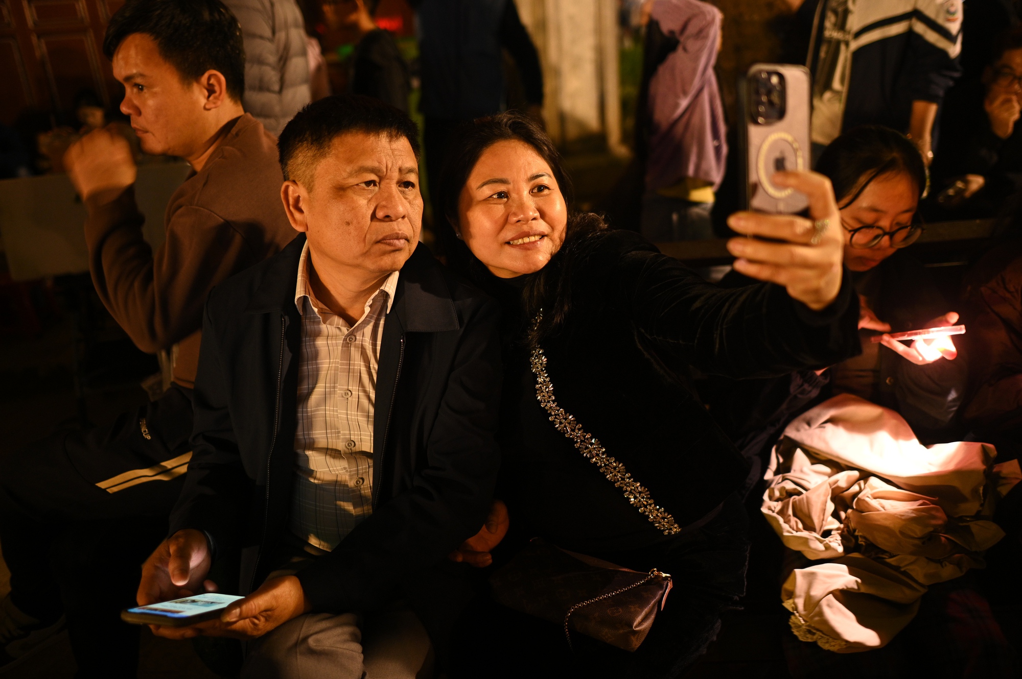 H&igrave;nh ảnh g&acirc;y cho&aacute;ng tại Hồ Gươm d&ugrave; mới 21h ng&agrave;y cuối năm- Ảnh 21.