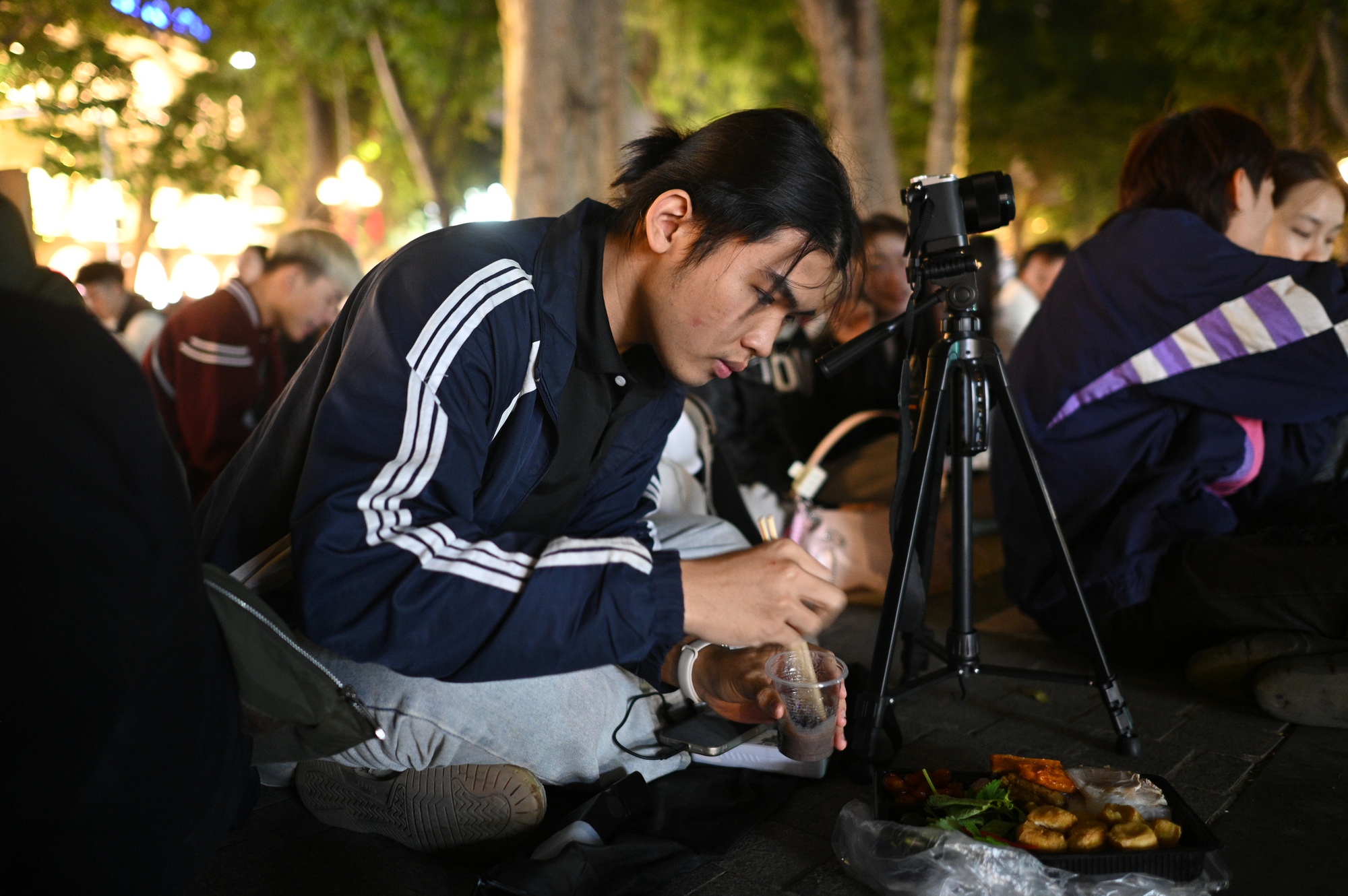 H&igrave;nh ảnh g&acirc;y cho&aacute;ng tại Hồ Gươm d&ugrave; mới 21h ng&agrave;y cuối năm- Ảnh 23.