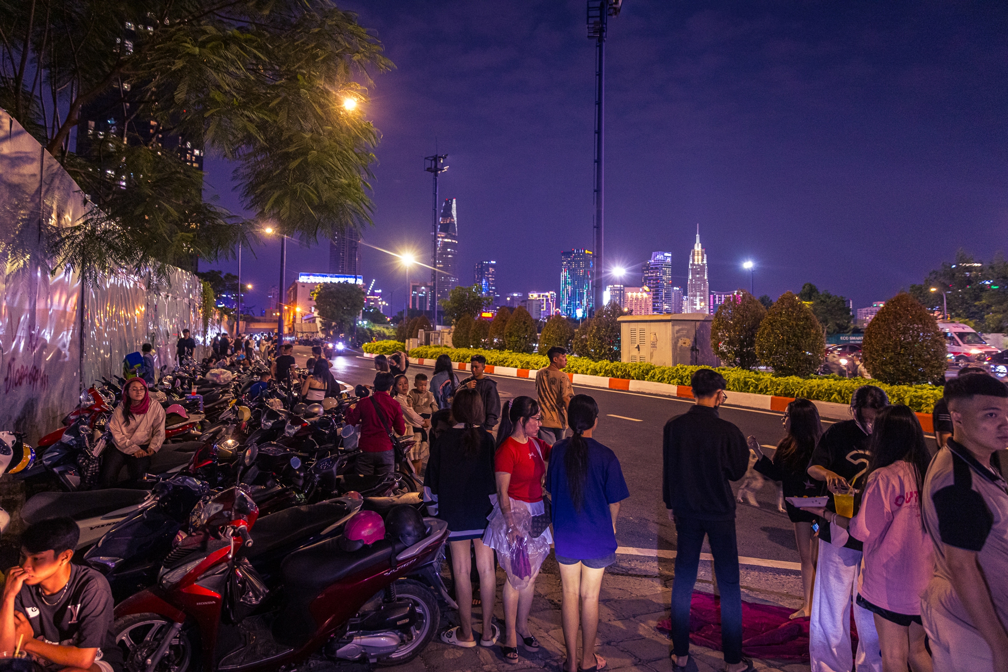 H&igrave;nh ảnh g&acirc;y cho&aacute;ng tại Hồ Gươm d&ugrave; mới 21h ng&agrave;y cuối năm- Ảnh 10.