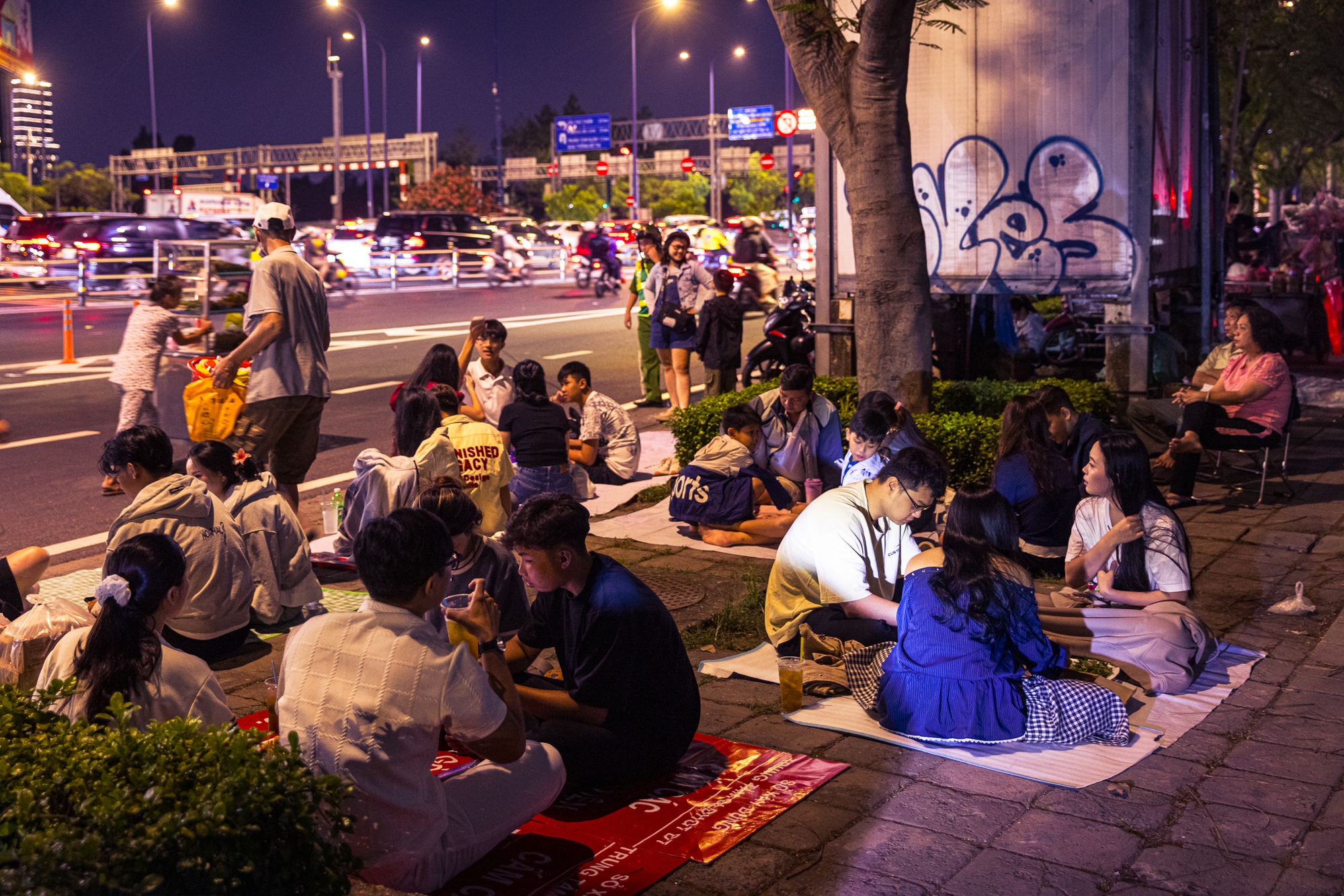 H&igrave;nh ảnh g&acirc;y cho&aacute;ng tại Hồ Gươm d&ugrave; mới 21h ng&agrave;y cuối năm- Ảnh 11.