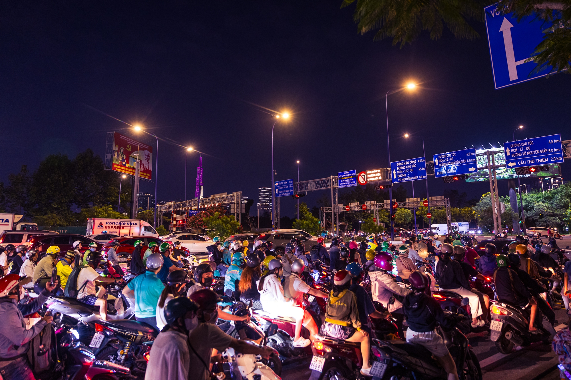 H&igrave;nh ảnh g&acirc;y cho&aacute;ng tại Hồ Gươm d&ugrave; mới 21h ng&agrave;y cuối năm- Ảnh 9.