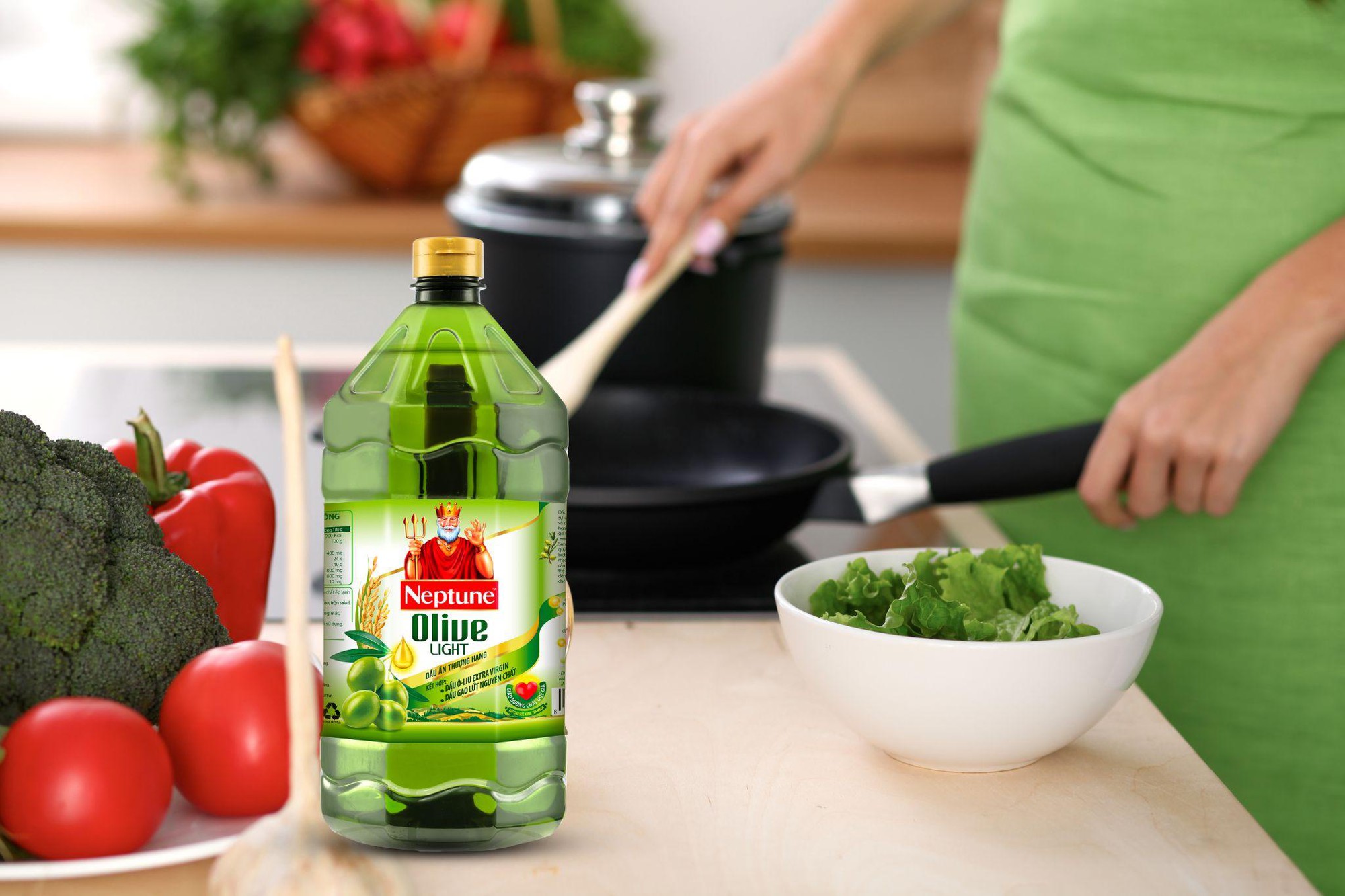 Với c&ocirc;ng thức kết hợp dầu &ocirc;-liu nguy&ecirc;n chất v&agrave; dầu gạo lứt, loại dầu mới n&agrave;y gi&uacute;p n&acirc;ng tầm gian bếp - Ảnh 3.