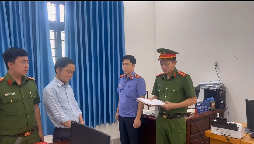 Cán bộ xã chiếm đoạt hơn nửa tỷ đồng Bị bắt giữ tại Đồng Nai - Ảnh 1.