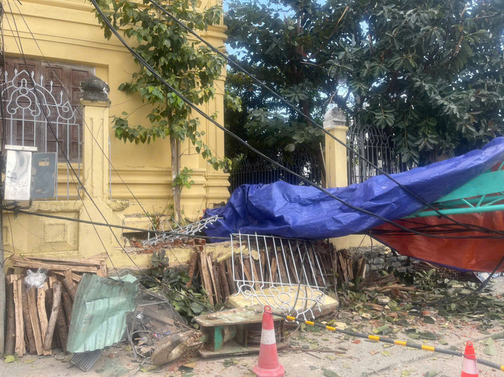 Sập cần cẩu Đà Nẵng tại The One Tower đè sập tường Bảo tàng Chăm - Ảnh 1.