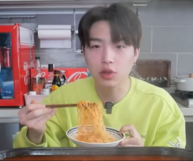 Một YouTuber nổi tiếng ch&iacute;nh thức bị kết &aacute;n t&ugrave;- Ảnh 1.