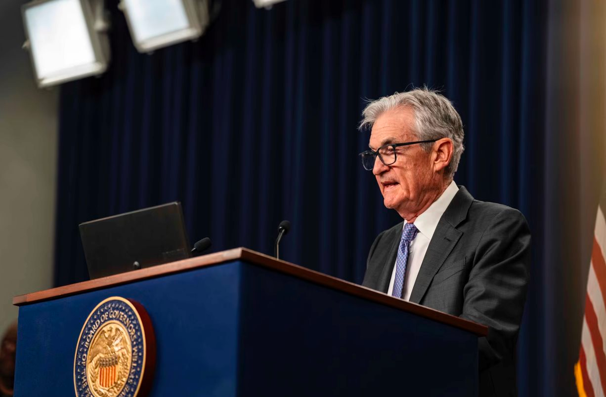 Bi&ecirc;n bản họp Fed được c&ocirc;ng bố: Quan chức ng&acirc;n h&agrave;ng trung ương 'dội nước lạnh' v&agrave;o kỳ vọng cắt giảm l&atilde;i suất trong th&aacute;ng 1/2026 - Ảnh 1.