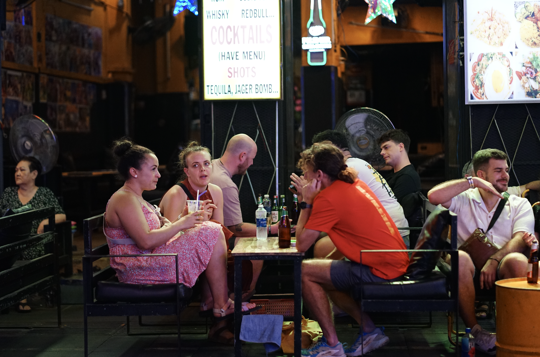 Đ&ecirc;m 31/12: Kh&aacute;ch T&acirc;y tưng bừng đ&oacute;n năm mới tại TP.HCM, giới trẻ đổ x&ocirc; đến xem ph&aacute;o hoa ở view triệu đ&ocirc; b&ecirc;n bờ s&ocirc;ng S&agrave;i G&ograve;n- Ảnh 13.