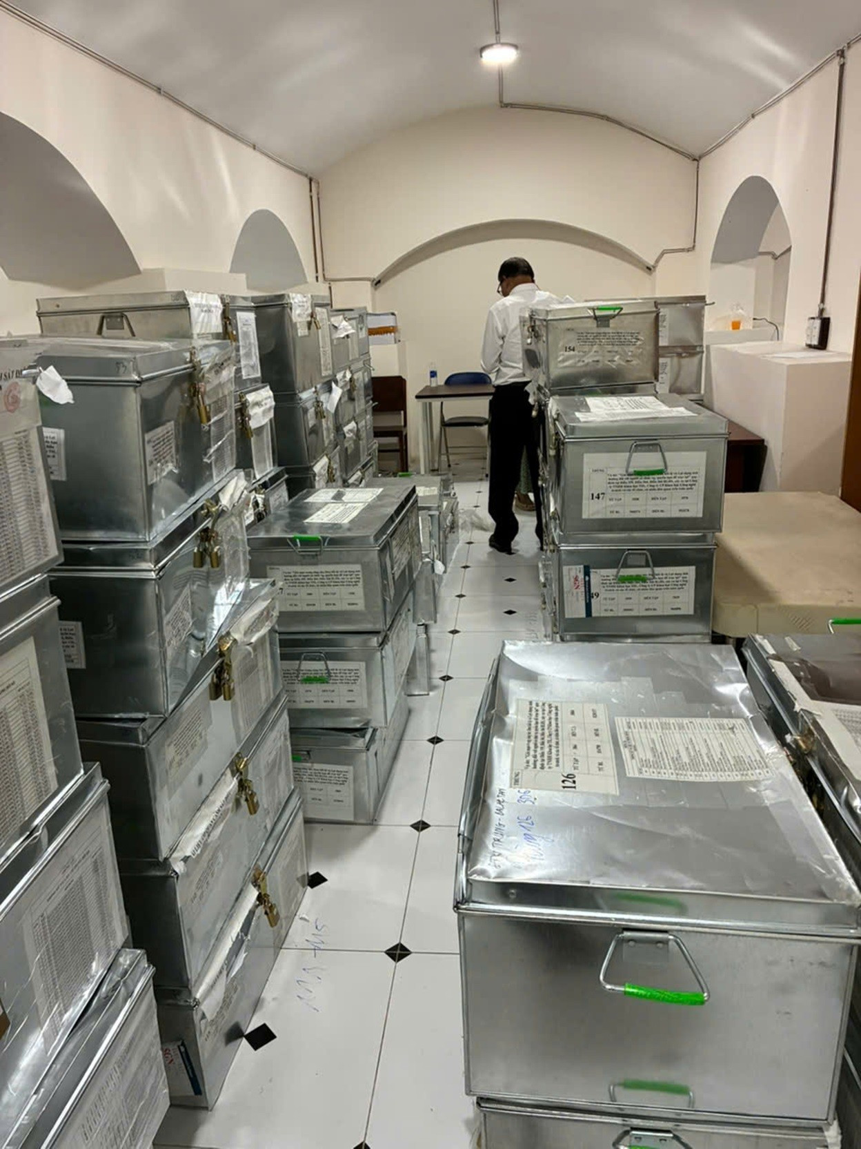 Kho t&agrave;i liệu chứa 1,5 triệu b&uacute;t lục vụ &aacute;n li&ecirc;n quan c&ocirc;ng ty kiểm định sữa giả Hiup, kẹo Kera - Ảnh 2.