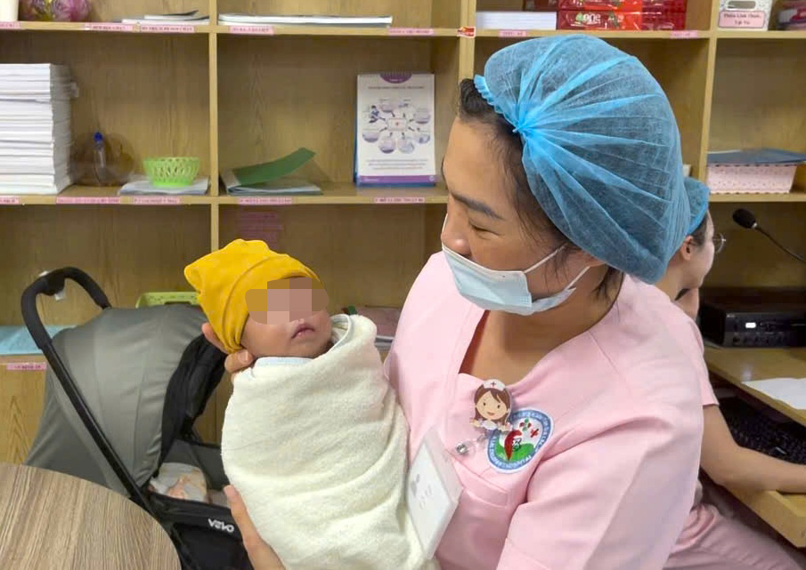 L&agrave;m r&otilde; hồ sơ nhận nu&ocirc;i b&eacute; sơ sinh bị bỏ rơi ở Gia Lai - Ảnh 1.