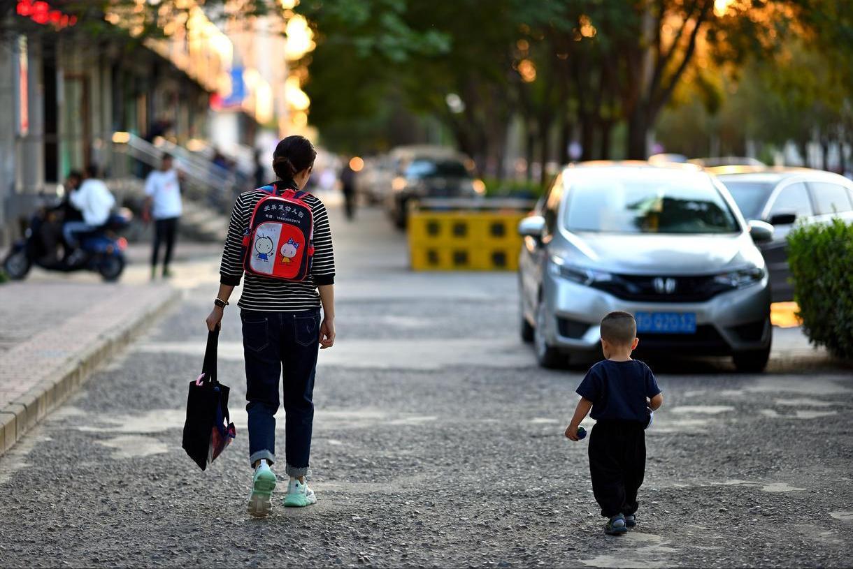 57 tuổi, tôi tự tạo “lương hưu thứ hai” từ việc giữ trẻ - thu đều hàng tháng và sống vui hơn hẳn- Ảnh 2. 57 tuổi, tôi tự tạo “lương hưu thứ hai” từ việc giữ trẻ - thu đều hàng tháng và sống vui hơn hẳn- Ảnh 2.