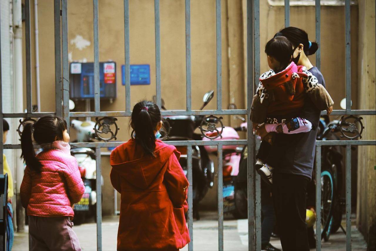 57 tuổi, tôi tự tạo “lương hưu thứ hai” từ việc giữ trẻ - thu đều hàng tháng và sống vui hơn hẳn- Ảnh 3. 57 tuổi, tôi tự tạo “lương hưu thứ hai” từ việc giữ trẻ - thu đều hàng tháng và sống vui hơn hẳn- Ảnh 3.