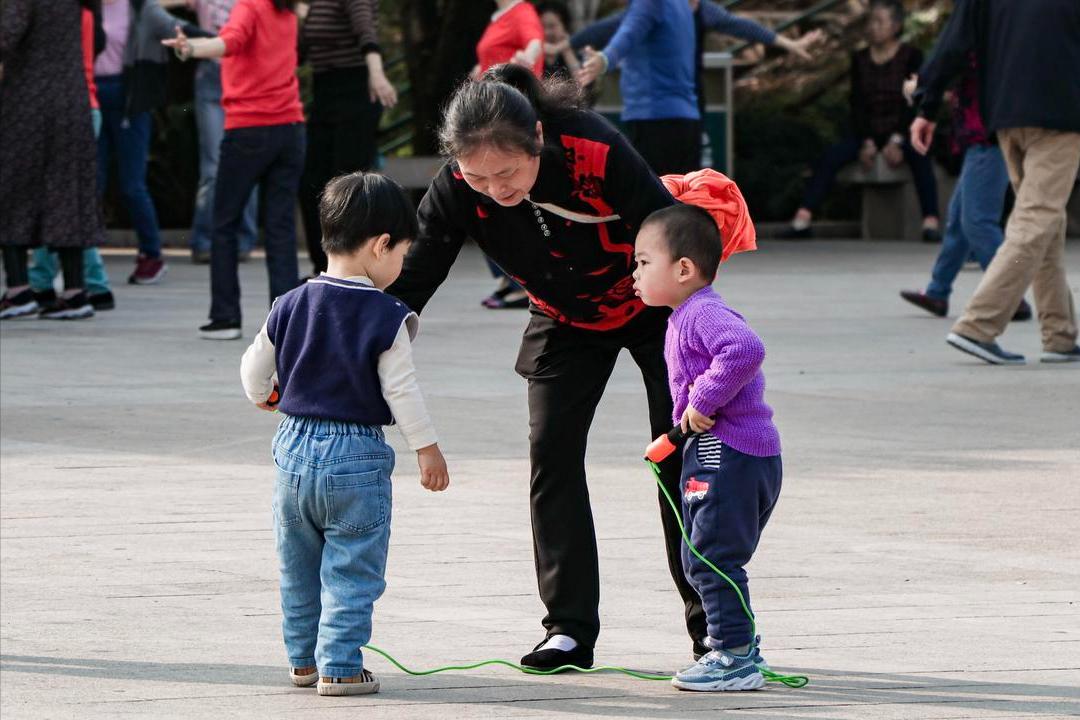 57 tuổi, tôi tự tạo “lương hưu thứ hai” từ việc giữ trẻ - thu đều hàng tháng và sống vui hơn hẳn- Ảnh 4. 57 tuổi, tôi tự tạo “lương hưu thứ hai” từ việc giữ trẻ - thu đều hàng tháng và sống vui hơn hẳn- Ảnh 4.