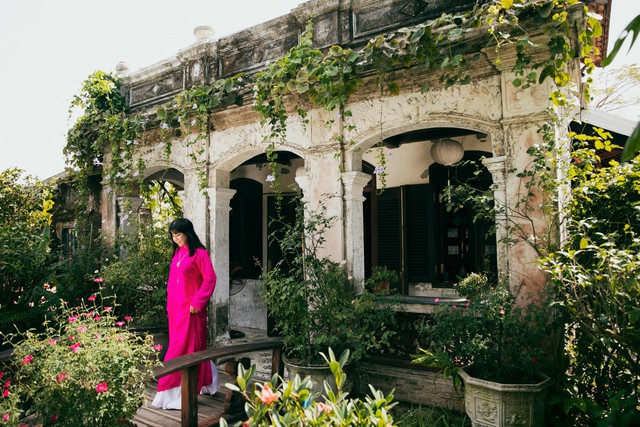 Nữ ca sĩ dùng biệt thự 500 m2 nuôi heo, chó, gà, ngỗng, làm cả sinh nhật cho thú cưng: U70 nhiều bệnh - Ảnh 4. Nữ ca sĩ dùng biệt thự 500 m2 nuôi heo, chó, gà, ngỗng, làm cả sinh nhật cho thú cưng: U70 nhiều bệnh - Ảnh 4.