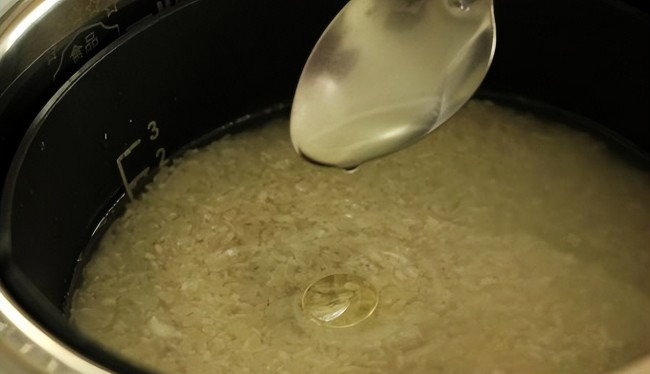 Nấu cơm đừng chỉ cho nước: Thêm đúng 2 thứ này, cơm dẻo ngon gấp 10- Ảnh 3. Nấu cơm đừng chỉ cho nước: Thêm đúng 2 thứ này, cơm dẻo ngon gấp 10- Ảnh 3.