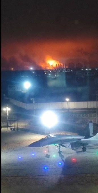 Ukraine tấn công nhà máy Nevinnomysskiy Azot , mắt xích sản xuất tên lửa Nga - Ảnh 1.