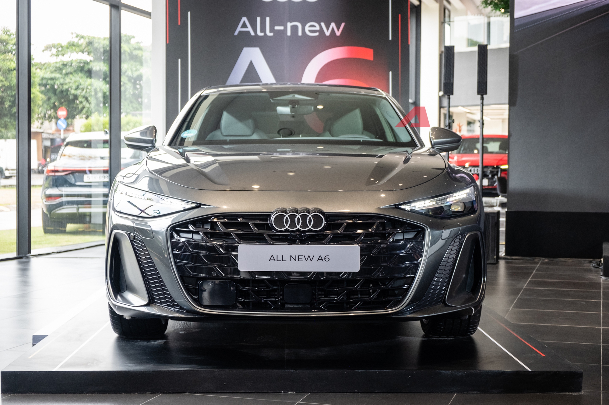 Audi A6 thế hệ mới ra mắt Việt Nam: Giá 2,799 tỷ, nhập Đức nhưng rẻ hơn E-Class và 5-Series bản 'full', đủ ADAS, 3 màn hình nội thất- Ảnh 7. Audi A6 thế hệ mới ra mắt Việt Nam: Giá 2,799 tỷ, nhập Đức nhưng rẻ hơn E-Class và 5-Series bản 'full', đủ ADAS, 3 màn hình nội thất- Ảnh 7.