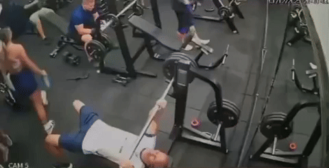 Kinh hoàng: VĐV cử tạ tử vong trong phòng gym do thanh tạ trượt khỏi tay, đập thẳng vào ngực- Ảnh 2.