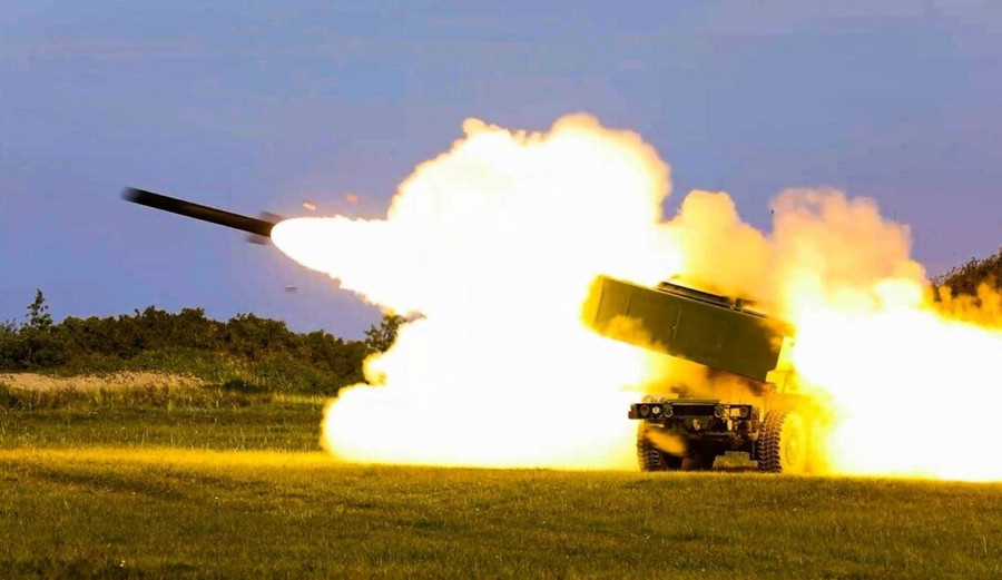 Hệ thống pháo tên lửa Rad ’ a 300: Thách thức HIMARS với sức mạnh 300 km - Ảnh 2.