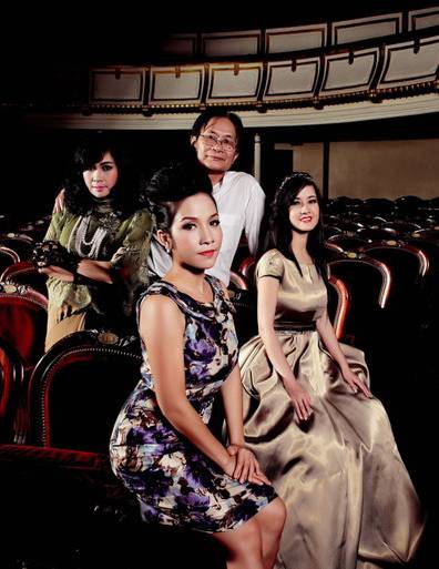 Ca khúc Mỹ Linh vừa giới thiệu xong "Hồng Nhung đùng đùng nổi giận, bỏ về" - Ảnh 1. Ca khúc Mỹ Linh vừa giới thiệu xong "Hồng Nhung đùng đùng nổi giận, bỏ về" - Ảnh 1.