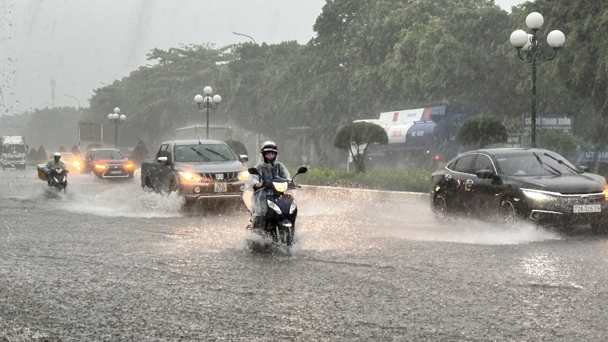 Tin không khí lạnh mới nhất: Ngày mai, nhiều nơi có mưa vừa, mưa to - Ảnh 1.