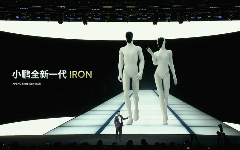 CEO XPeng cắt chân robot IRON để chứng minh Công nghệ đỉnh cao không người bên trong - Ảnh 1.