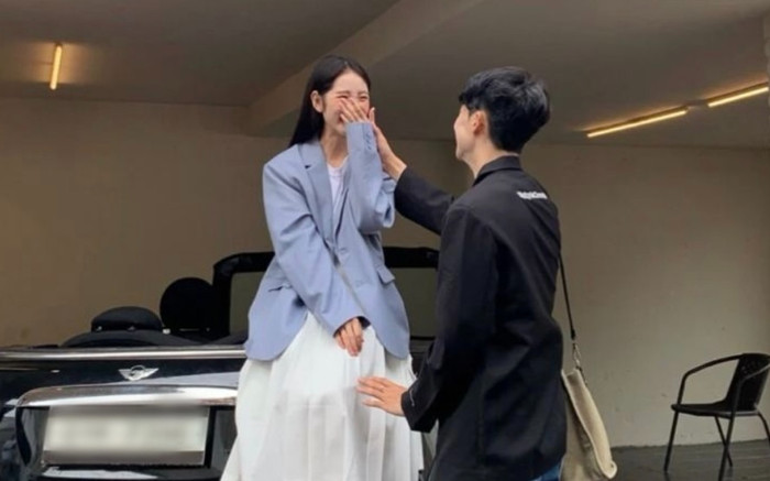 Sắp tết bị mất việc, tôi lo sốt vó thì vợ tuyên bố "Em nuôi", tôi ngã ngửa rồi phục sát đất khi biết cách cô ấy kiếm tiền - Ảnh 1.