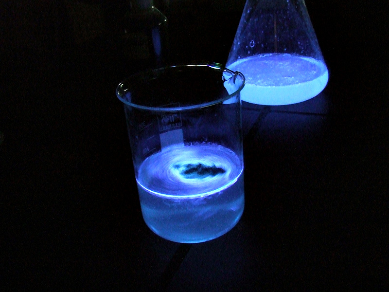 Luminol - công nghệ phát hiện vết máu chính xác giúp giải quyết vụ án hiệu quả - Ảnh 1. Luminol - công nghệ phát hiện vết máu chính xác giúp giải quyết vụ án hiệu quả - Ảnh 1.