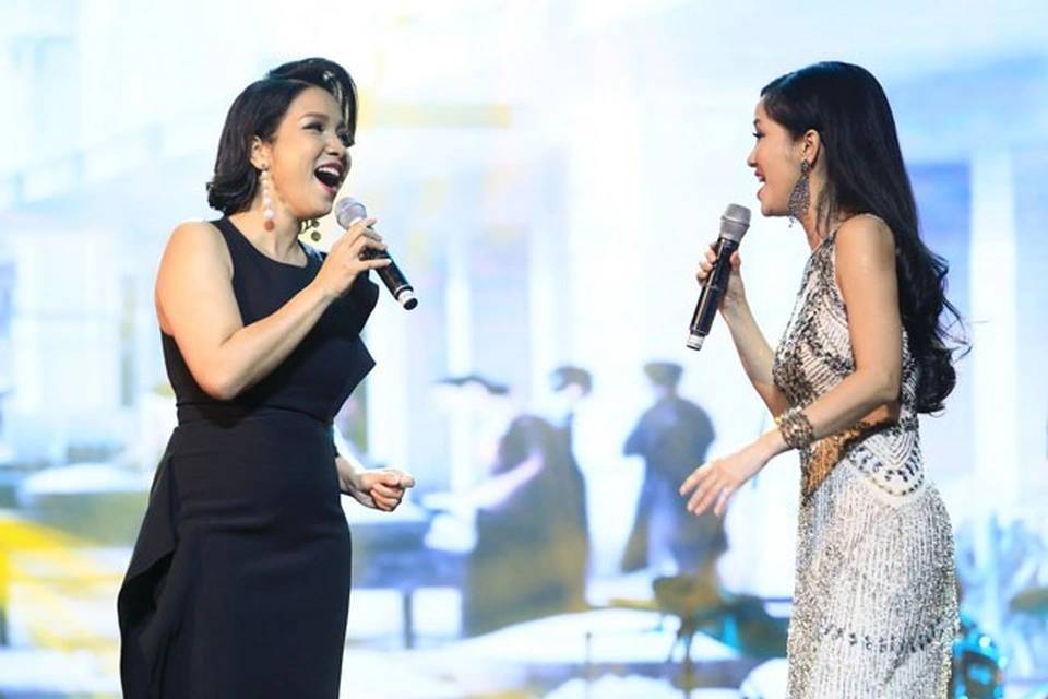 Ca khúc Mỹ Linh vừa giới thiệu xong "Hồng Nhung đùng đùng nổi giận, bỏ về" - Ảnh 2. Ca khúc Mỹ Linh vừa giới thiệu xong "Hồng Nhung đùng đùng nổi giận, bỏ về" - Ảnh 2.