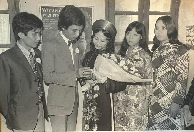 Đám cưới của mỹ nhân từng gây tắc nghẽn phố cổ, đẹp đến thế nào mà ảnh cưới được lưu giữ tại Bảo tàng Hà Nội- Ảnh 1.