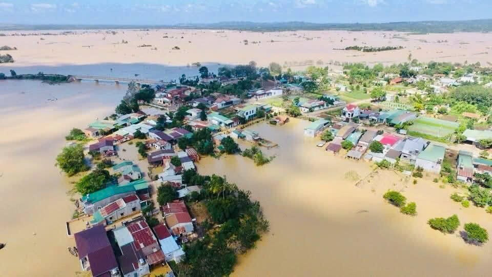 Chủ thủy điện Sông Ba Hạ hỗ trợ 6 tỷ đồng khắc phục thiệt hại mưa lũ tại Đắk Lắk - Ảnh 1.