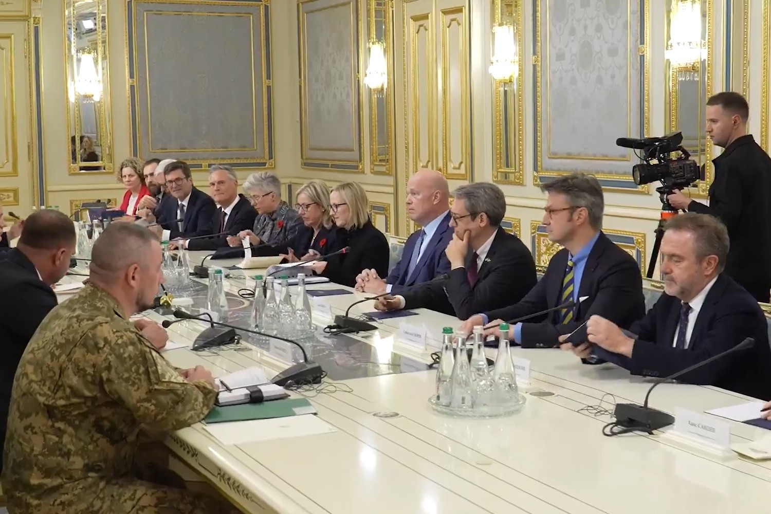 Kế hoạch hòa bình của Tổng thống Mỹ Donald Trump là cơ sở cho giải pháp nhằm chấm dứt chiến tranh ở Ukraine - Ảnh 2.