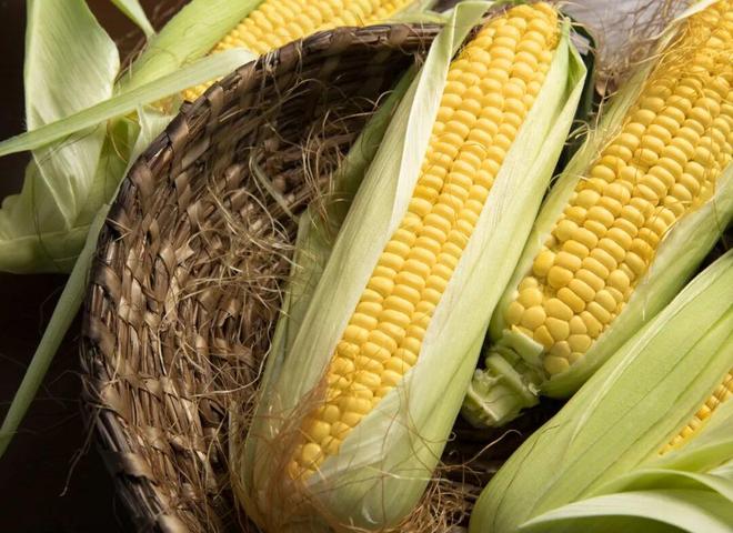 7 nhóm thực phẩm được coi là "thuốc nhỏ mắt tự nhiên" có sẵn trên bàn ăn: Tất cả đều dễ tìm ở ngoài chợ - Ảnh 3.