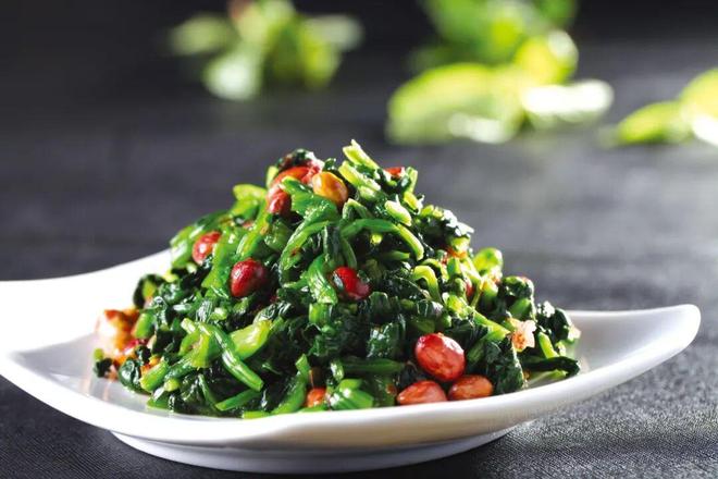 7 nhóm thực phẩm được coi là "thuốc nhỏ mắt tự nhiên" có sẵn trên bàn ăn: Tất cả đều dễ tìm ở ngoài chợ - Ảnh 2.